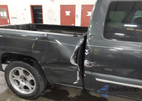 2004 Chevrolet Silverado 1500 Ls z USA, uszkodzony, nr VIN 2GCEC19V741218917